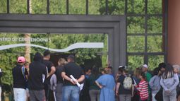 Arrancó el operativo oficial para ubicar alumnos de Secundario en San Juan y se llenó de padres