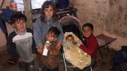 Viven en un rancho en 25 de Mayo, en extrema pobreza: con 24 años, tiene 5 hijos