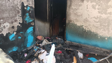 Piden ayuda para la familia de Valle Fértil que perdió todo en un incendio: así quedó la casa