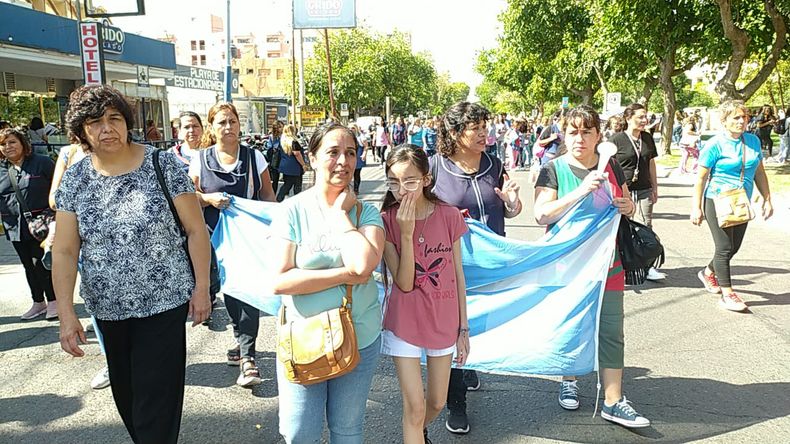 Los Docentes Autoconvocados ya se han expresado en las calles sanjuaninas con pancartas y marchas, pidiendo recomposiciones salariales varias.