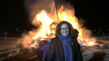 El placer de viajar en el tiempo, la motivación de Marcela Cantos para no perderse la Fogata de San Juan Bautista
