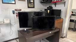 Huyeron ante la Policía y dejaron dos televisores tirados en un canal Huyeron ante la Policía y dejaron dos televisores tirados en un canal