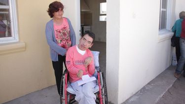 El sueño de la casa propia de: Mirta Silverira y su hijo Carlos