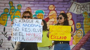 Estudiantes y egresados de la ENERC se manifestaron en contra de su desfinanciamiento