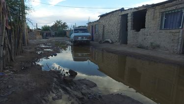 A una familia le retiraron sus hijos porque la lluvia casi les tira la casa