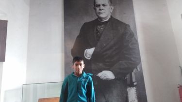 Nico, el pequeño Sarmiento visitó al Maestro de América