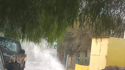 Video: impresionante fuga de gas en Albardón tras la rotura de un caño Video: impresionante fuga de gas en Albardón tras la rotura de un caño