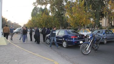 Remiseros cortaron la rotonda de Libertador y las Heras