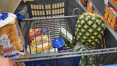 La tendencia de buscar pareja en el supermercado llegó a un súper que está en San Juan.