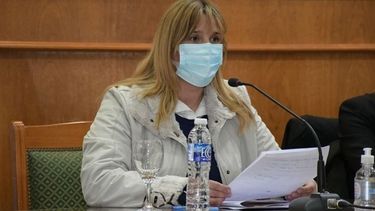 La ministra Venerando, aislada por un caso positivo en su entorno