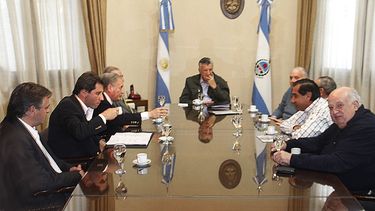 Policía Judicial: Gioja recibe a la Corte tras la solitaria presentación del proyecto