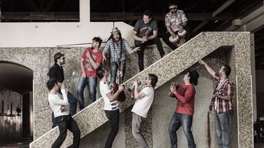 Los Kings interpretan Canciones para ellas