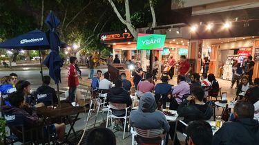 Así se vive en los cafés y bares sanjuaninos el superclásico