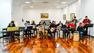 Alumnos de una cohorte de la carrera Profesorado de Música con Orientación en Música Popular de la UNSJ.