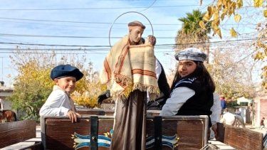 Antonio de Padua, el santo que tuvo su celebración a todo terreno en Sarmiento