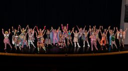 Una treintena de Mujeres Audaces vuelven a escena con un show futurista Una treintena de Mujeres Audaces vuelven a escena con un show futurista