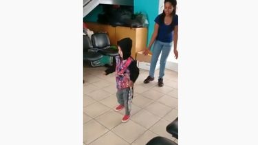 Video: enorme alegría por un nene con una rara enfermedad que camina nuevamente