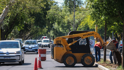 La histórica obra de la Avenida Libertador entre Las Heras y Santa María de Oro entró en su etapa final. Ahora se trabaja en mejorar cordones y boulevares. La histórica obra de la Avenida Libertador entre Las Heras y Santa María de Oro entró en su etapa final. Ahora se trabaja en mejorar cordones y boulevares.