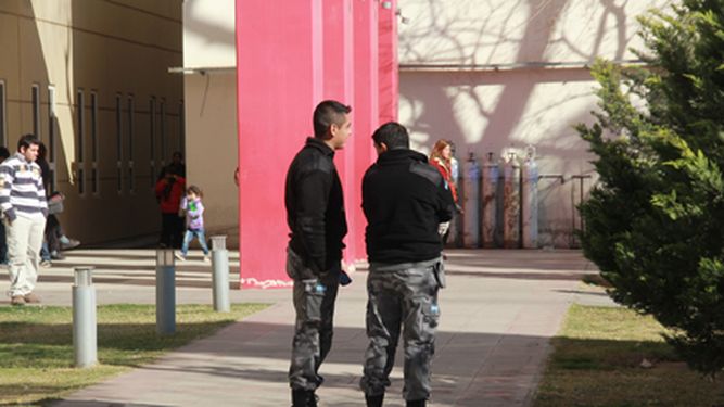 En el Rawson, otro escándalo con los adicionales de la Policía