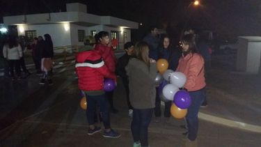 Recibida de campeones: globos y emoción en la espera de los pibes de Richet