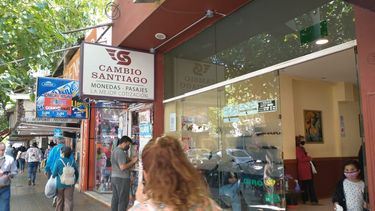 Tras la bomba del cierre de Cambio Santiago, dudas y nostalgia del personal y los vecinos