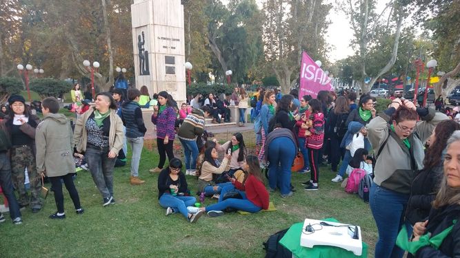 Pañuelazo a favor del aborto legal en el Parque de Mayo