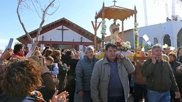 Todo el color de San Cayetano en las manos de sus fieles