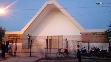 Un profesor publicó en las redes que el cura escrachado no lo dejó trabajar por ser gay