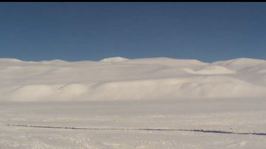 Sepultura, totalmente blanco, parece un centro de esquí