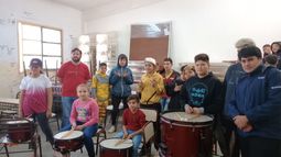 Los chicos del Colegio Provincial de Rivadavia cuentan con los instrumentos adecuados para conformar la orquesta.