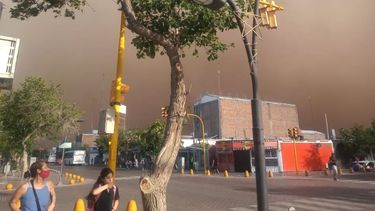 A cerrar las ventanas: emitieron alerta por un ventarrón Sur en San Juan