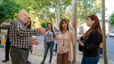 La intendenta de Capital, Susana Laciar, escuchando a los vecinos.  La intendenta de Capital, Susana Laciar, escuchando a los vecinos.