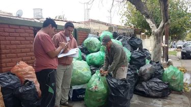 Egresados Solidarios: recolectaron 14 mil kilos de botellas en un mes