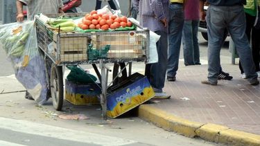 Sacaron de circulación a verduleros callejeros en Capital