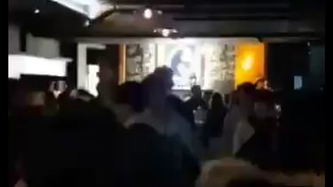 Los que apoyan a quienes violaron la cuarentena haciendo la fiesta VIP