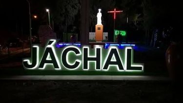 A menos de una semana de inaugurarlo, destrozaron el portal de ingreso a Jáchal