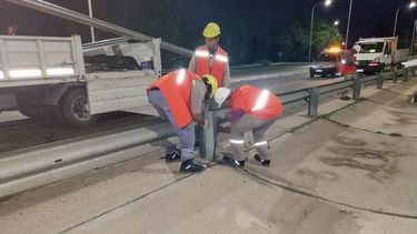 Reparan el asfalto y las barandas de la Circunvalación. El detalle de las obras.