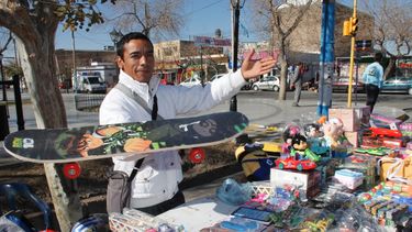 Para evitar conflictos Rawson vende en la calle