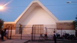 Un profesor publicó en las redes que el cura escrachado no lo dejó trabajar por ser gay