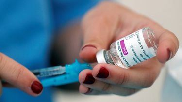 Sólo un 13% del último grupo se anotó para la vacuna que tiene menos riesgo de trombosis que viajar en avión