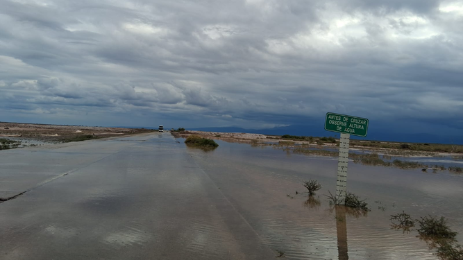 Atención conductores: badenes con agua complican el tránsito hacia Mendoza