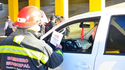 En Santa Lucía bomberos previenen sobre incendios