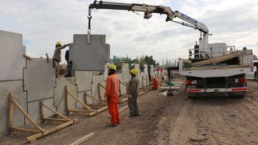 Comenzaron a armar los paneles de los puentes sobre Ruta 40