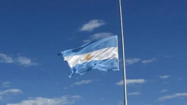 Por el aniversario del fallecimiento de San Martín, habrá banderas a media asta