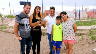 Amor a primera vista: la visita al barrio de los ganadores del IPV