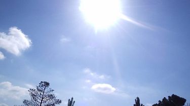 Domingo ideal con cielo despejado y temperatura máxima de 28º