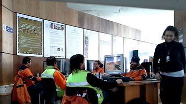 Truco y counter, el entretenimiento de los mineros mientras pasa el temporal