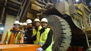 La imagen de Santa Bárbara, bendecida por Francisco, llegó a Veladero