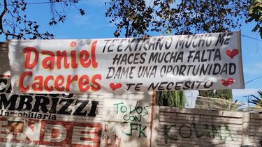 El llamativo pasacalle que apareció en una reconocida esquina sanjuanina