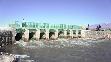 El puente Los Pioneros, inaugurado este jueves por el gobernador Sergio Uñac, une Hilario, La Isla y Colón con Tamberías